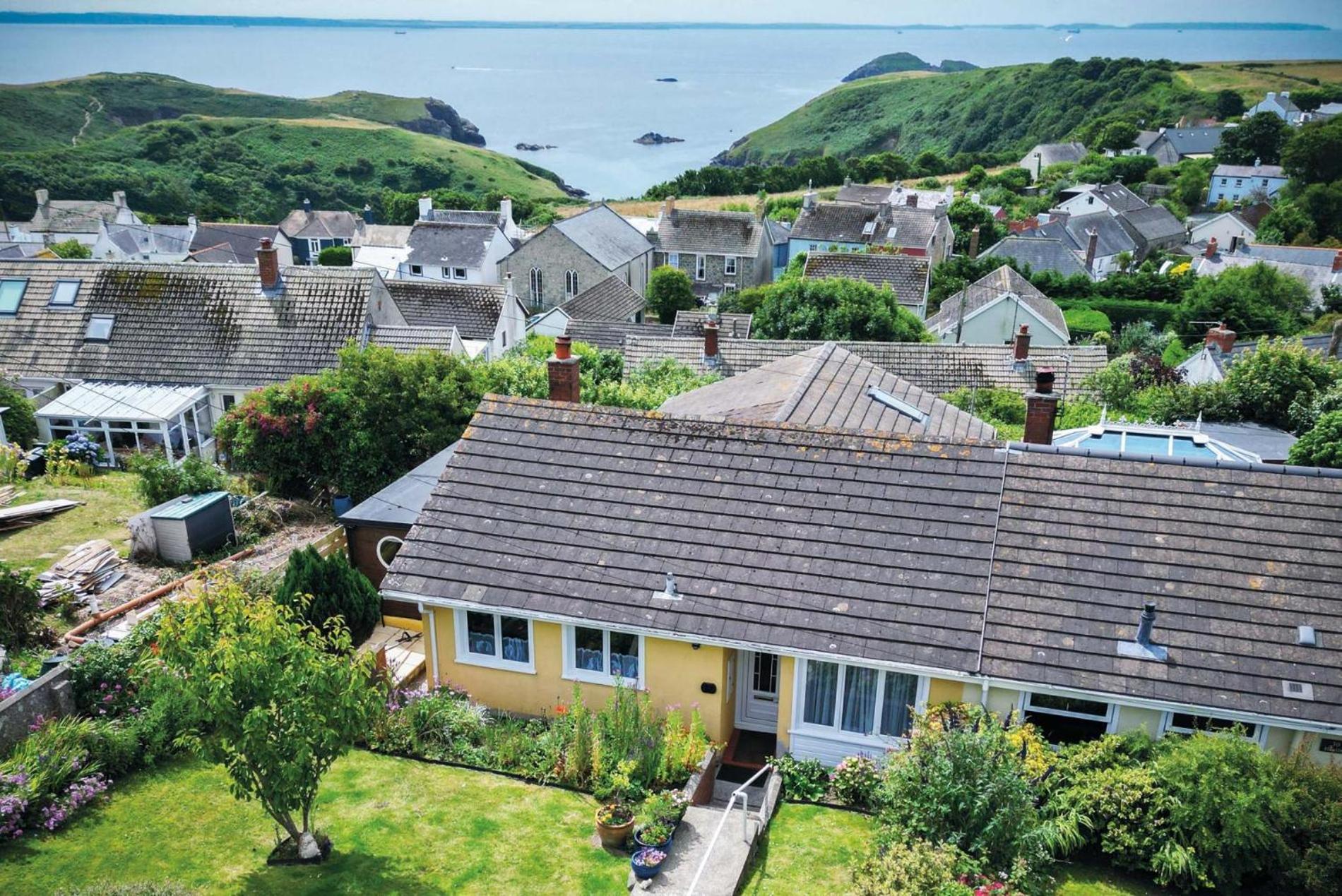 Gwelfor - 2 Bedroom Holiday Home - Solva Images