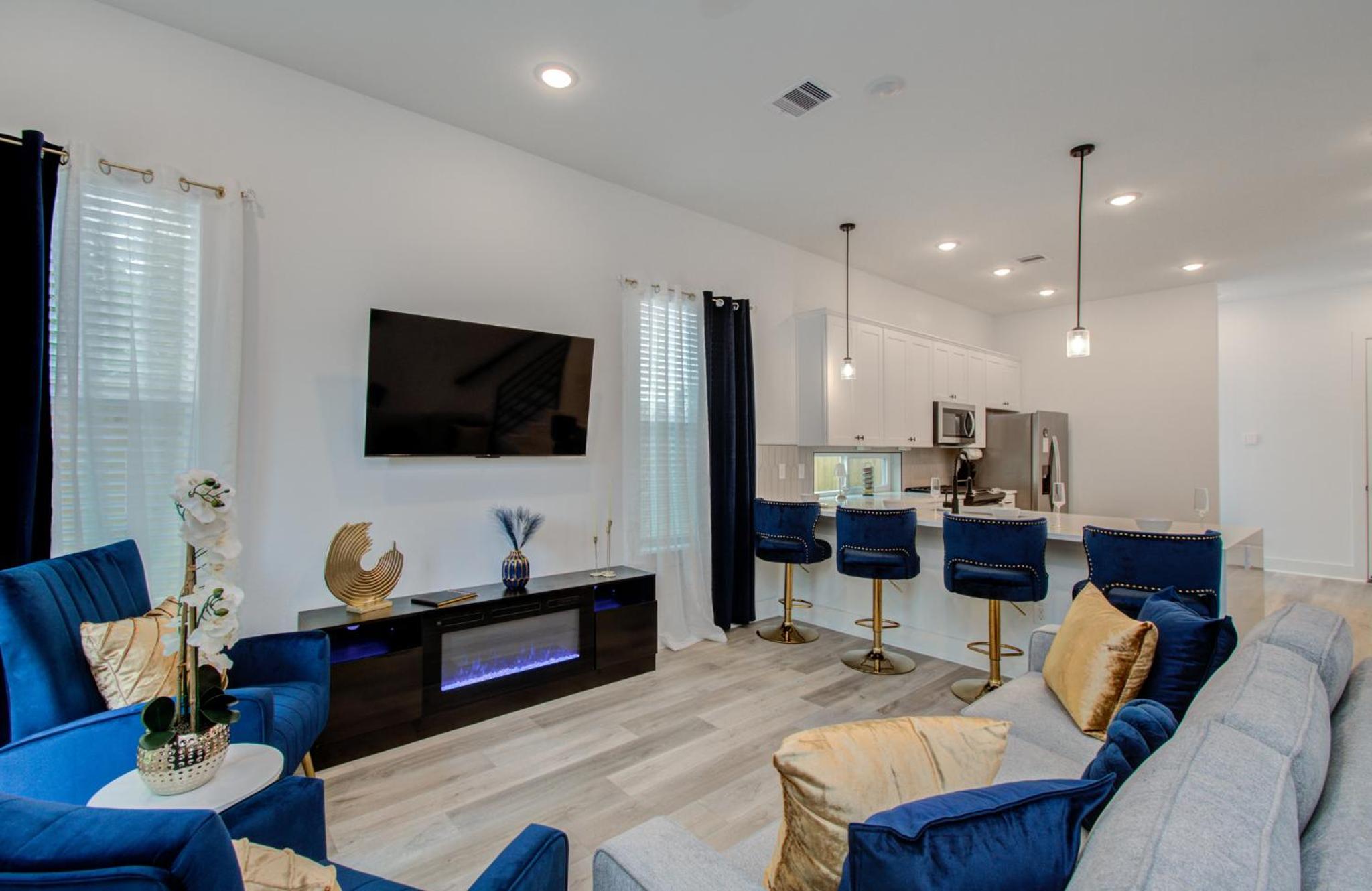 Urban luxe Getaway 4 mins to DT Newly Built Home Images