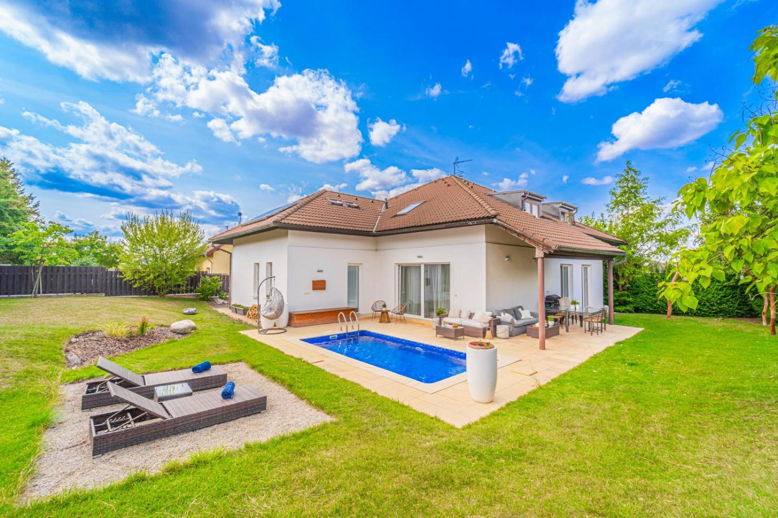 Vila Sara s bazénem a infrasaunou na kraji Prahy Images