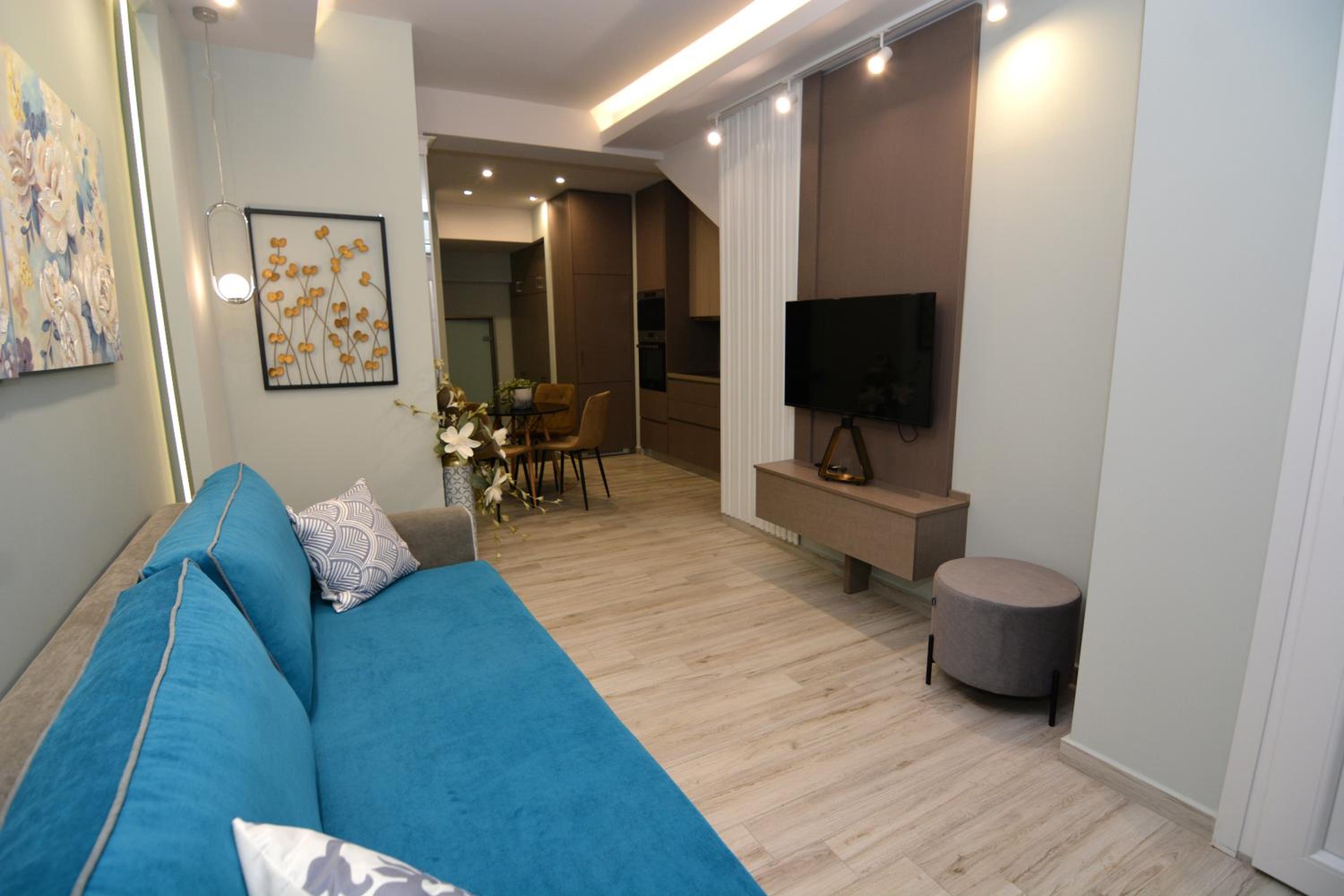 Chic Living 3 Images
