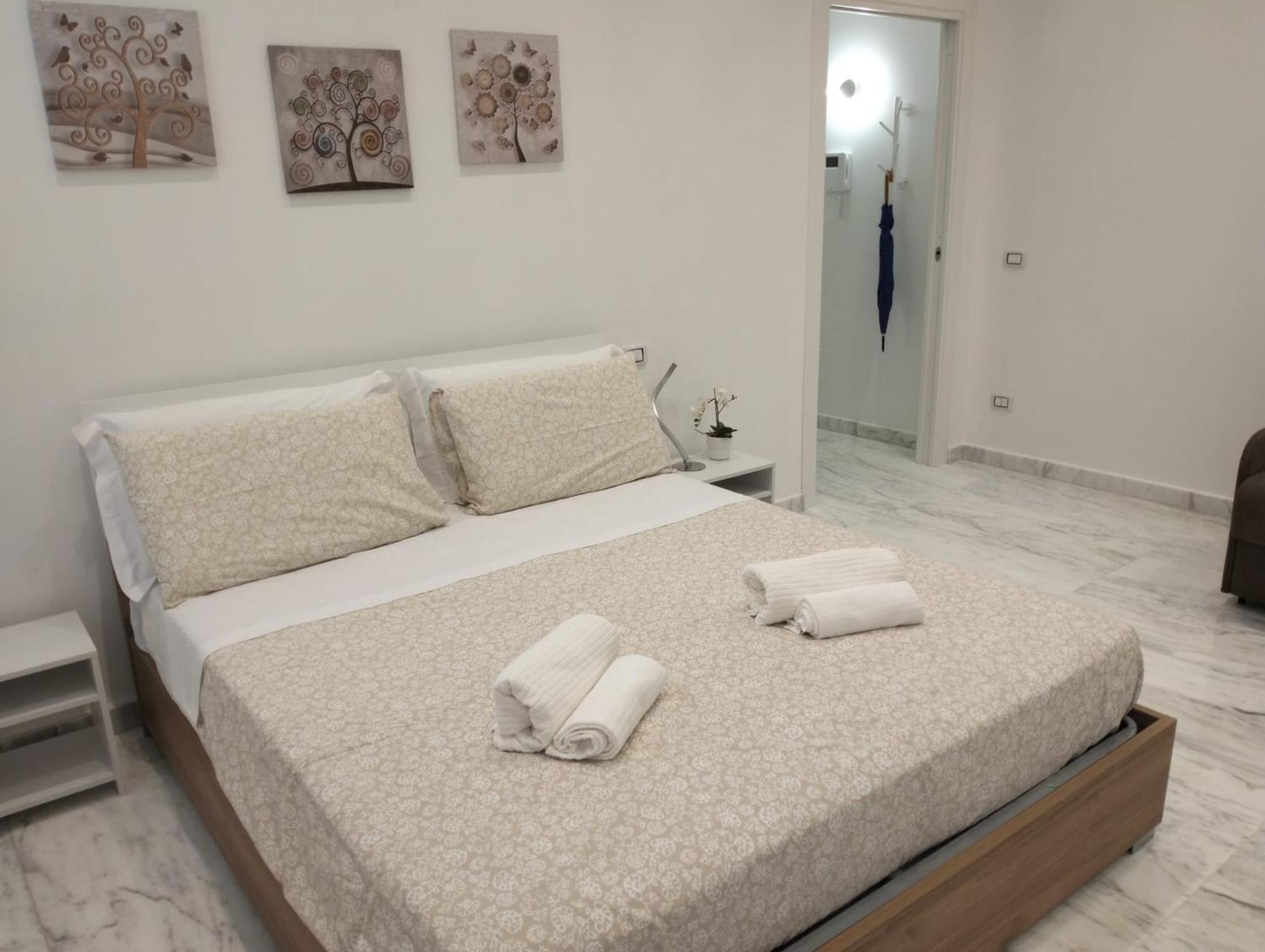Lily Suite 10 Images