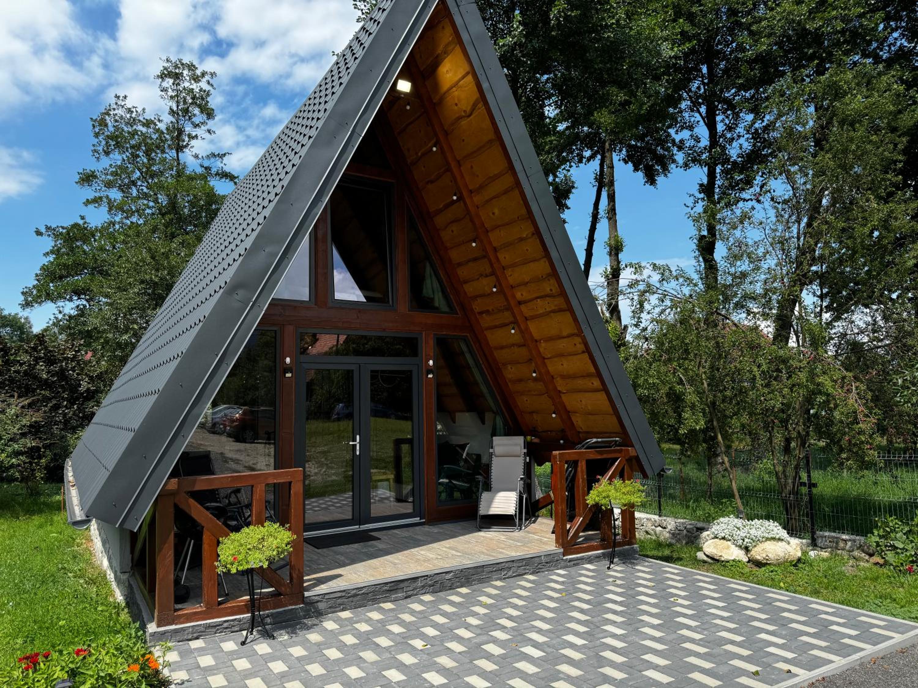 Bran Cozy Chalet Images