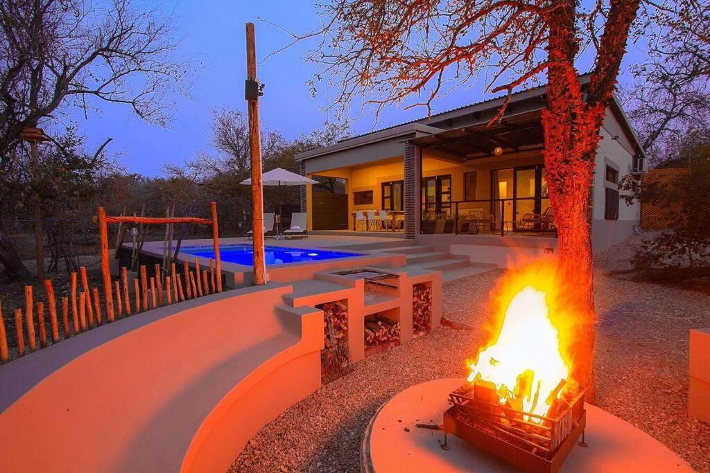Makrugu Longneck Luxury Bush Lodge Images
