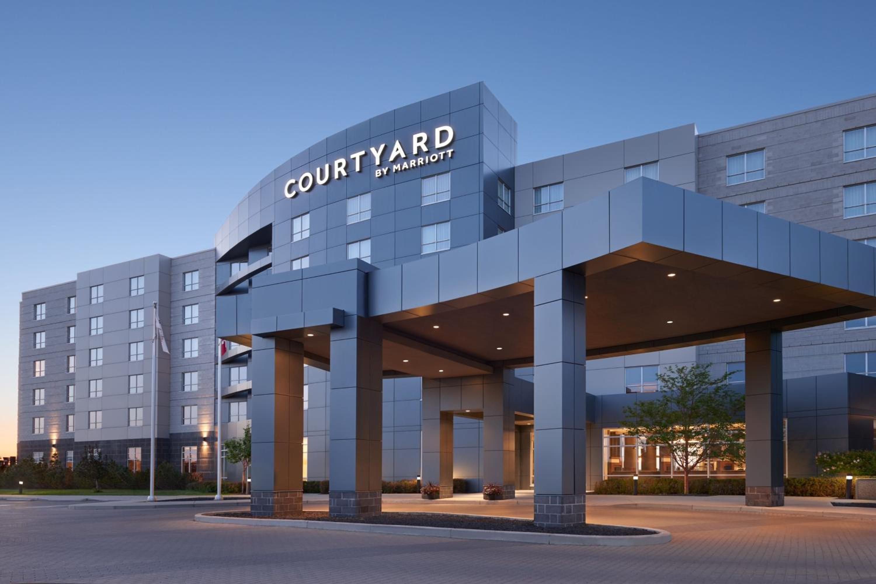 Courtyard by Marriott Calgary Airport Images