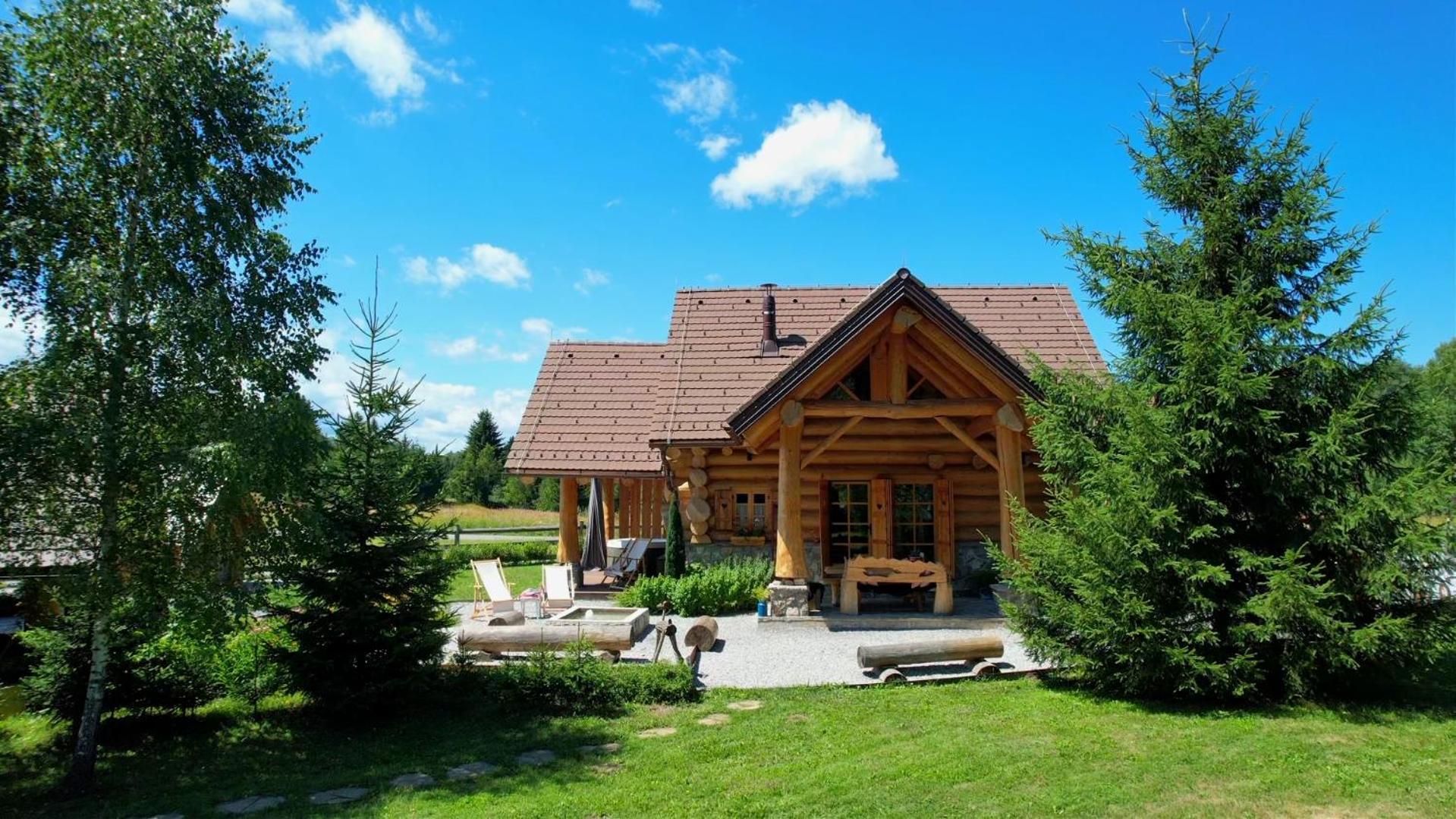 KRALJICA ŠUME - Divjake Log Home Images