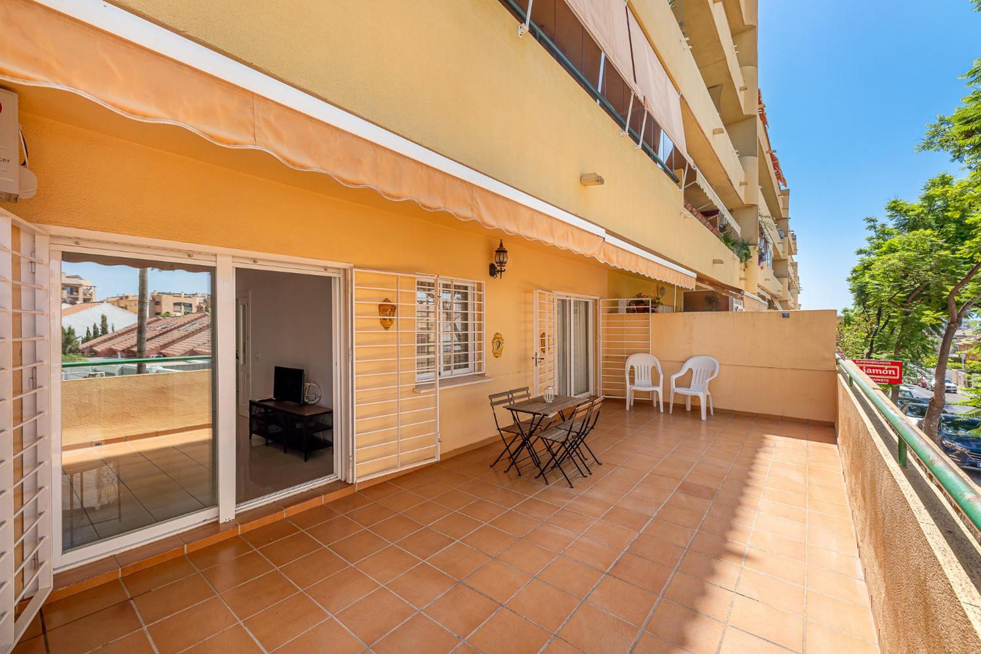 Beautiful 2 Bed Apartment Los Pacos Images