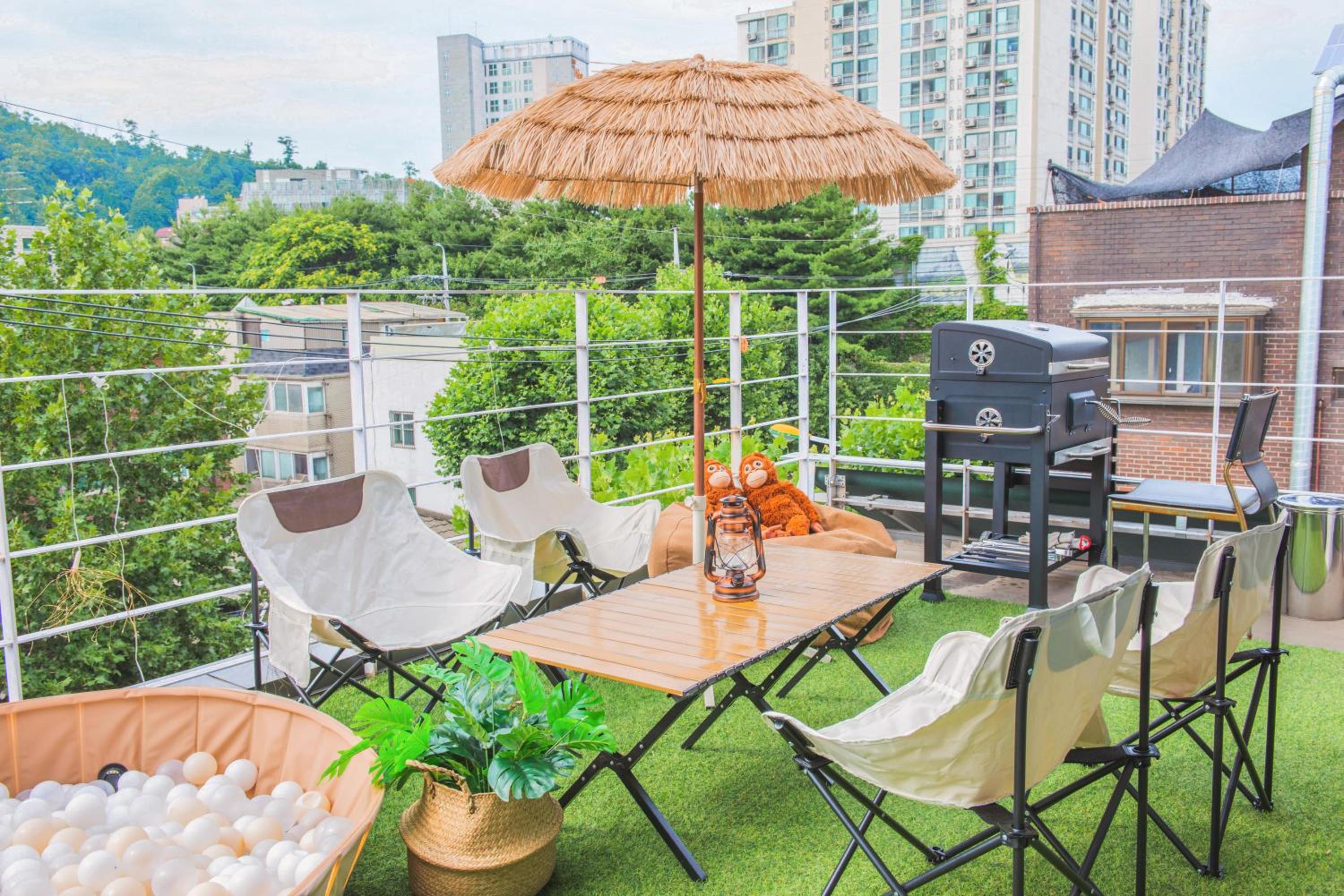 Cozy place near Hongdae Images