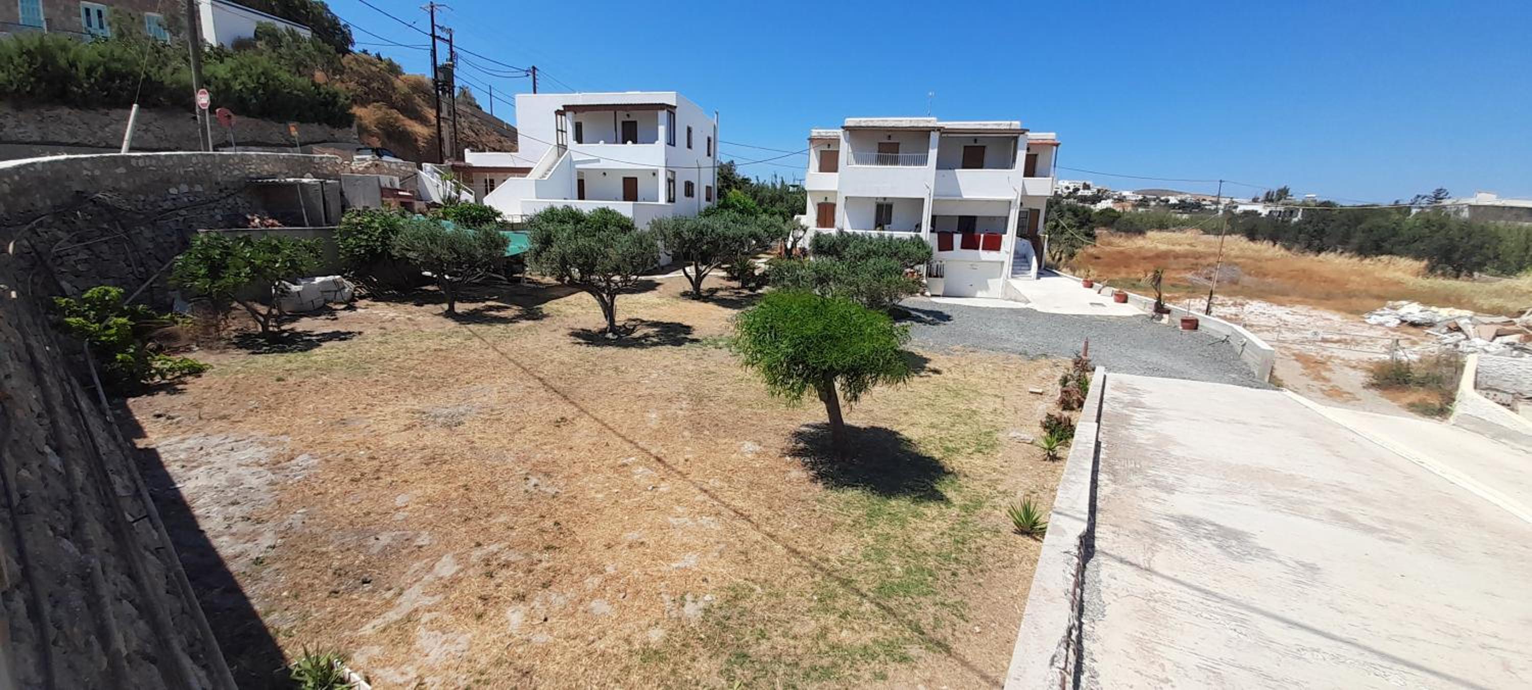 Με θέα τον όρμο της Βάρης Images