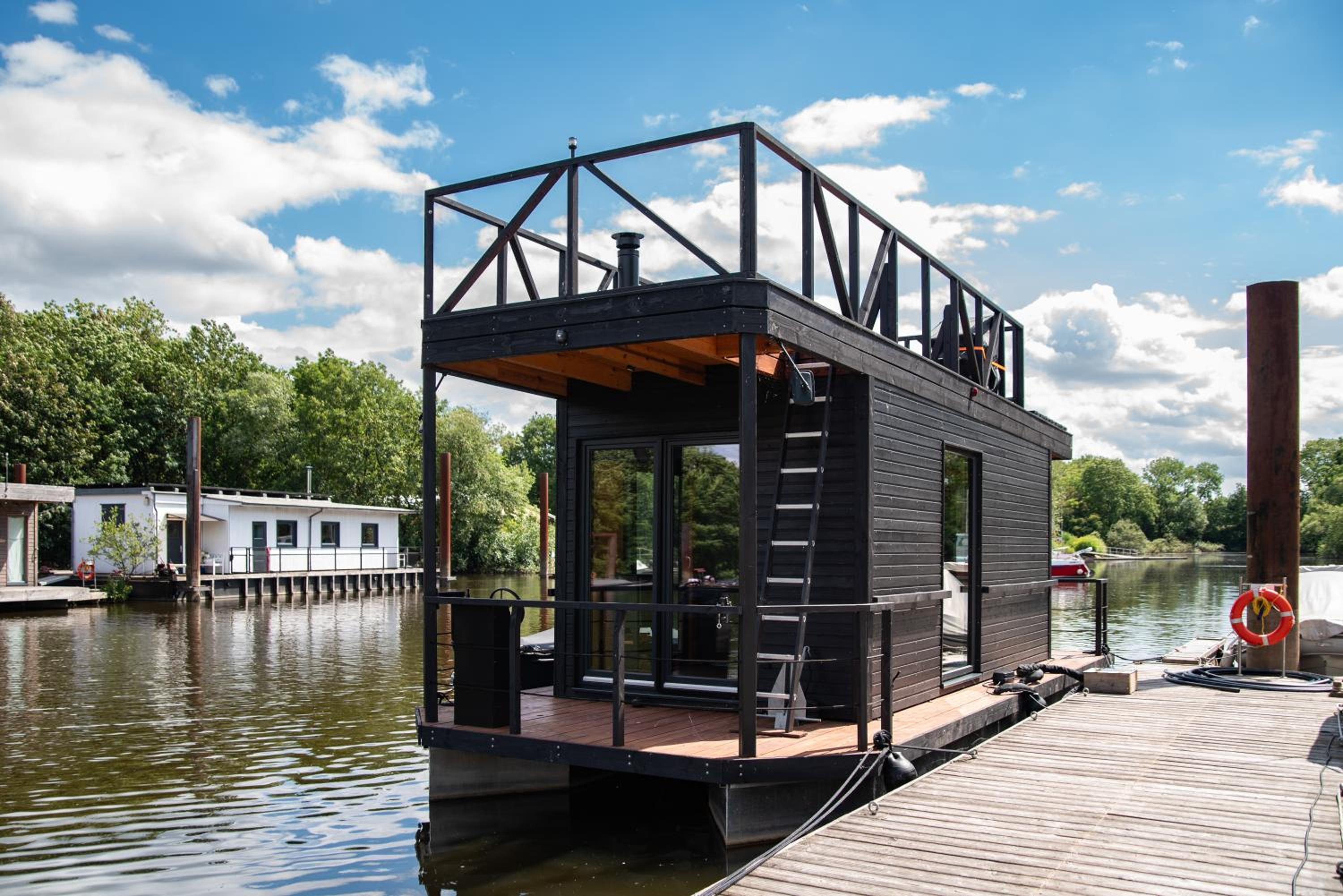 Tiny-Hausboot LIKEDEELER mit Dachterasse und Kamin Images