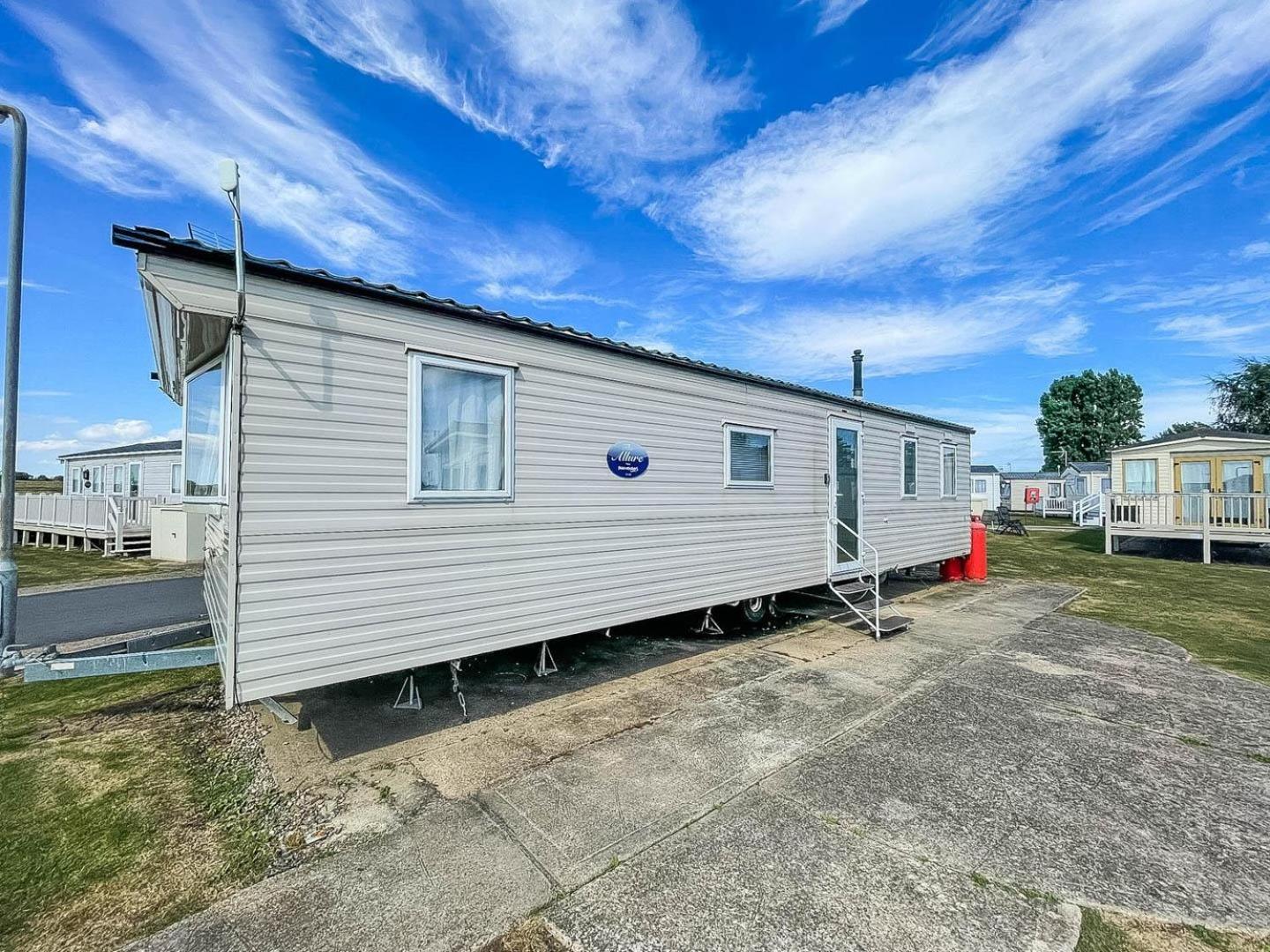 8 Berth Caravan With Wifi At Seawick Holiday Park Ref 27025R Images