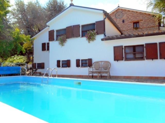 Camere in casale con piscina Images
