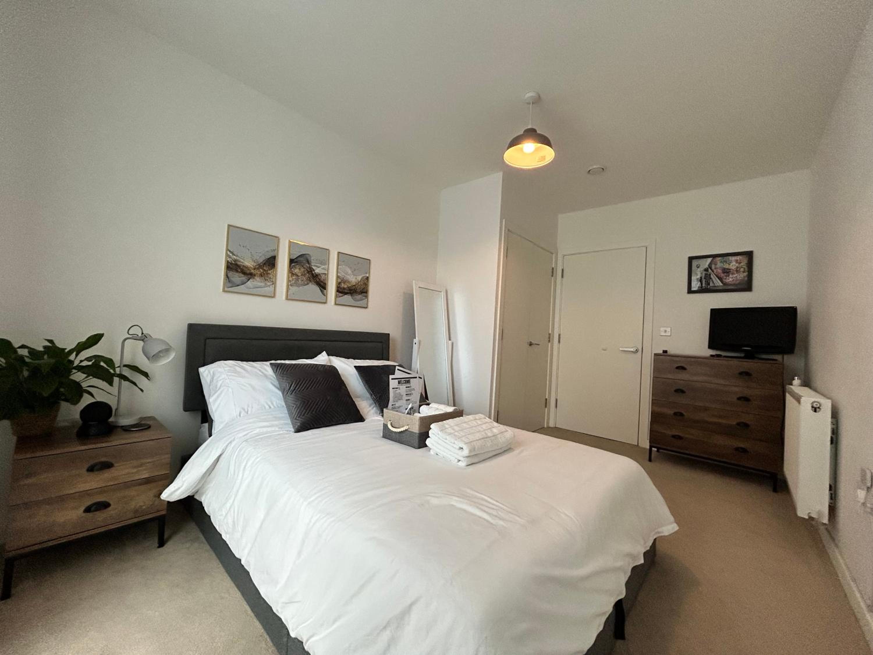 My Apartment Brixton - Modern Double Room with En-suite Images