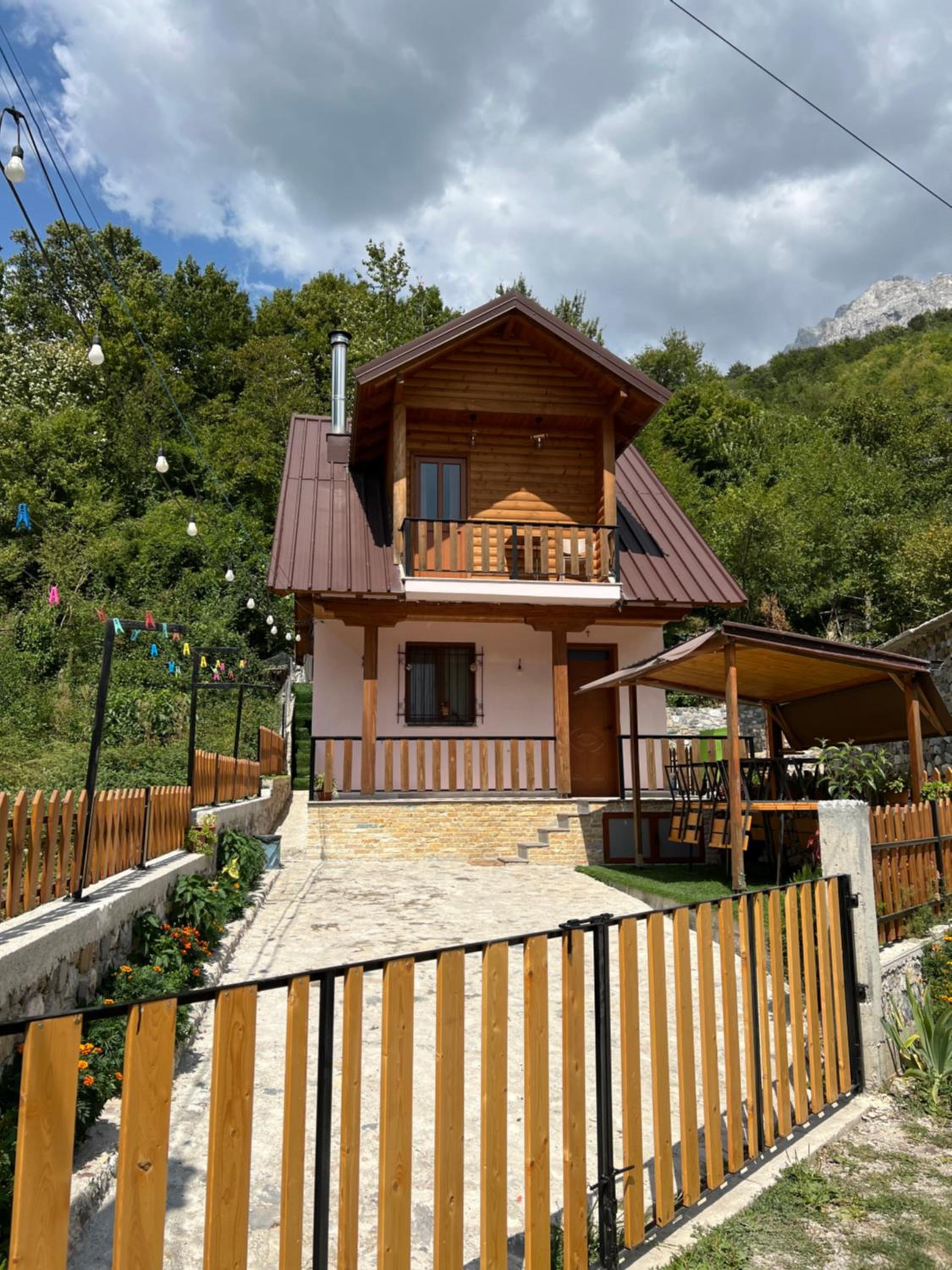 Guest House Shtëpiza Theth Images