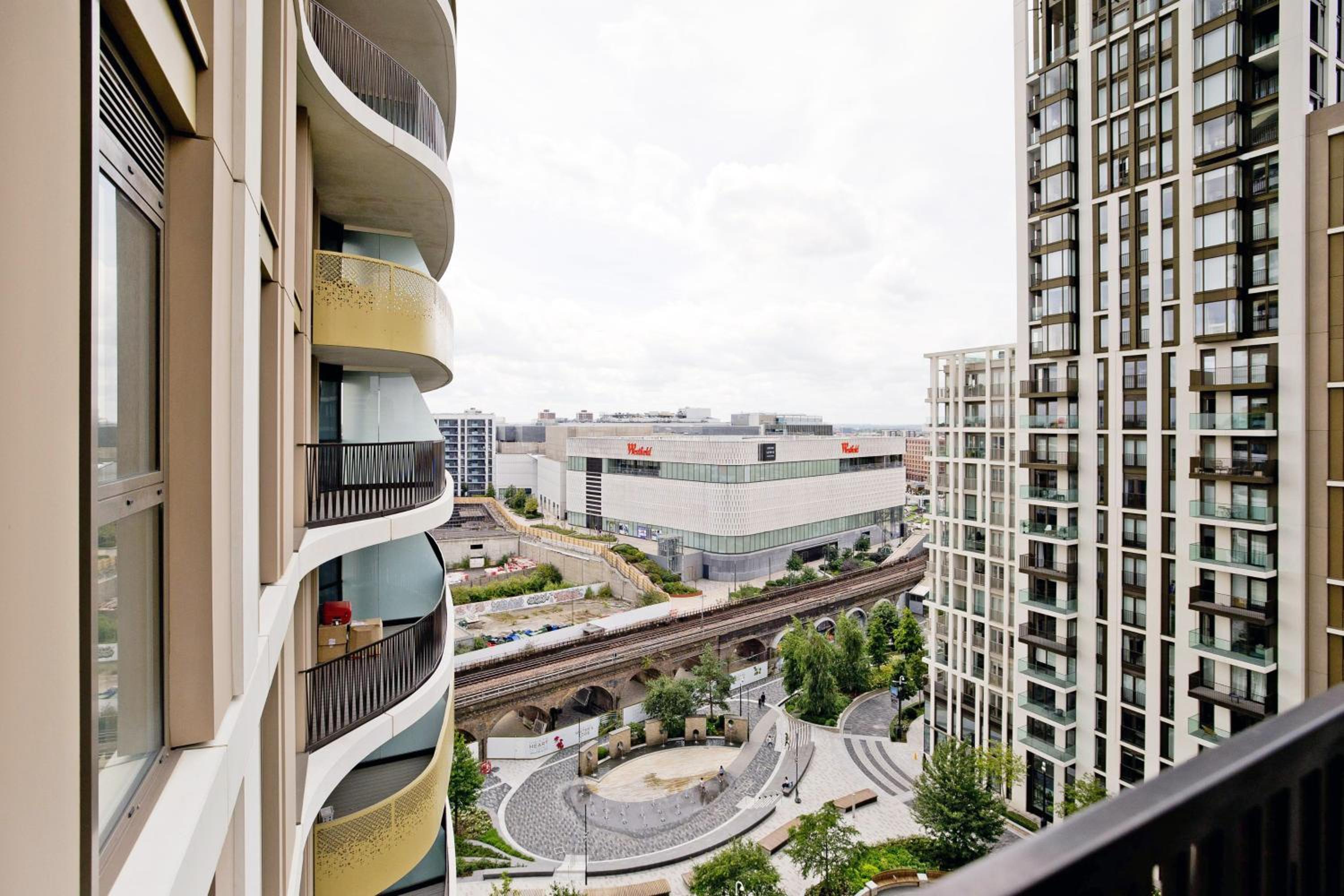 Fabulous Westfield 2 bed Images