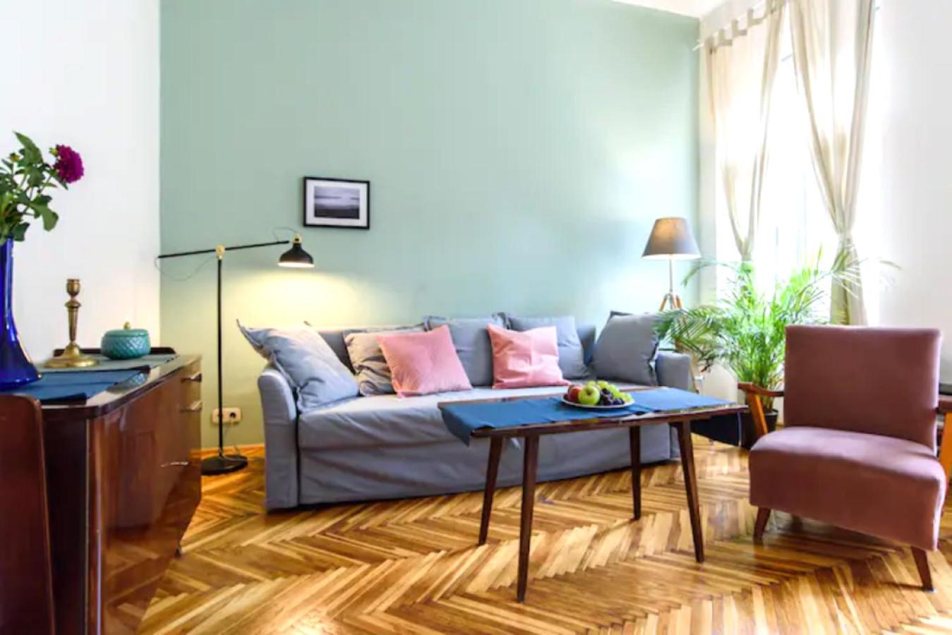 CHARMING SUPER CENTRAL Apartment Images
