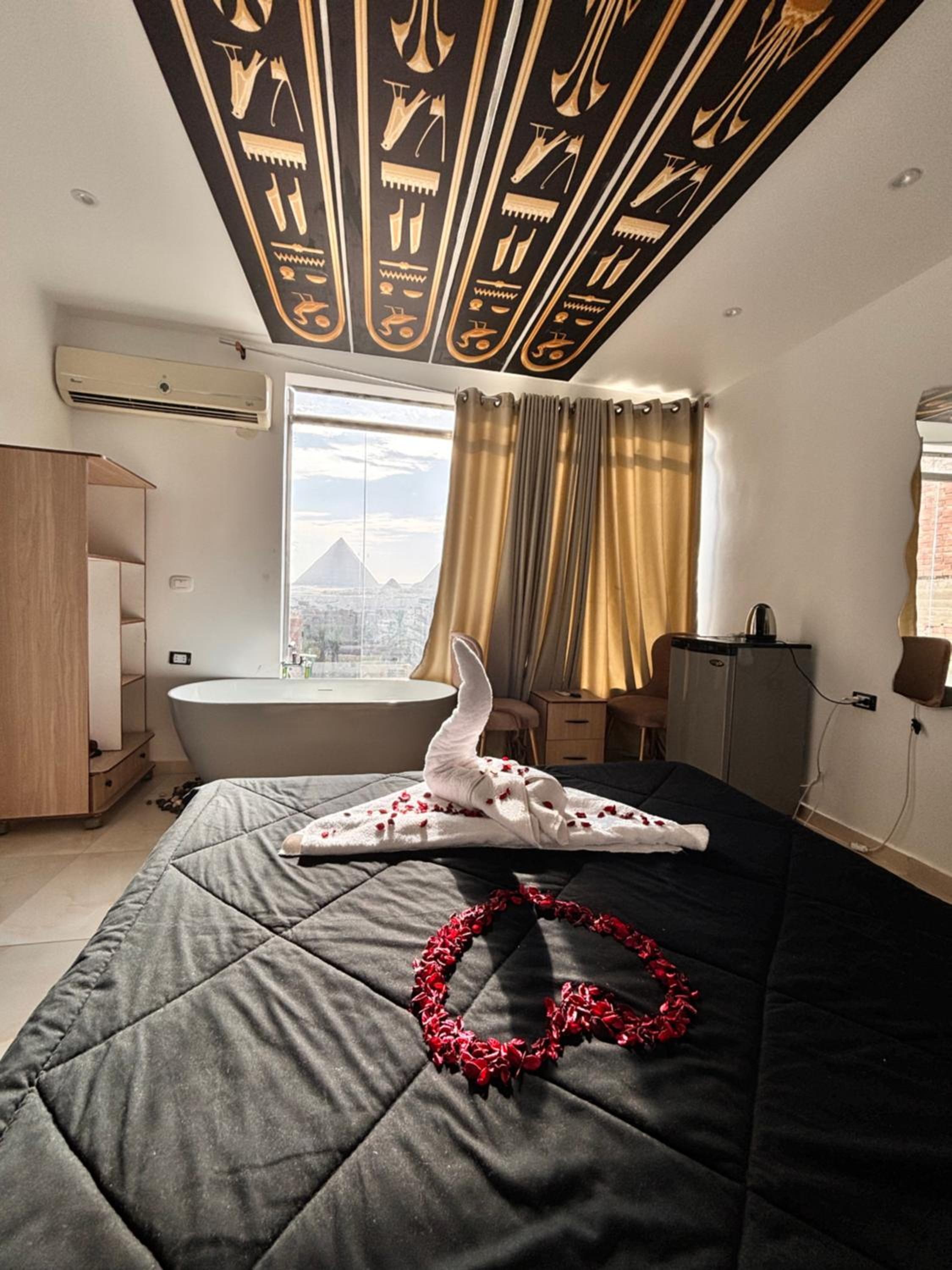 New Giza Pyramids Inn Images