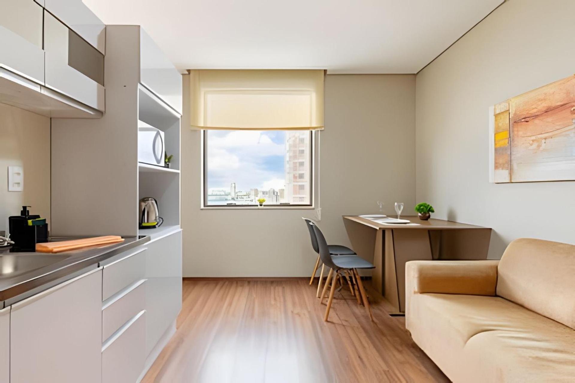 Flat espaçoso c/copa localização privilegiada 1701 Images