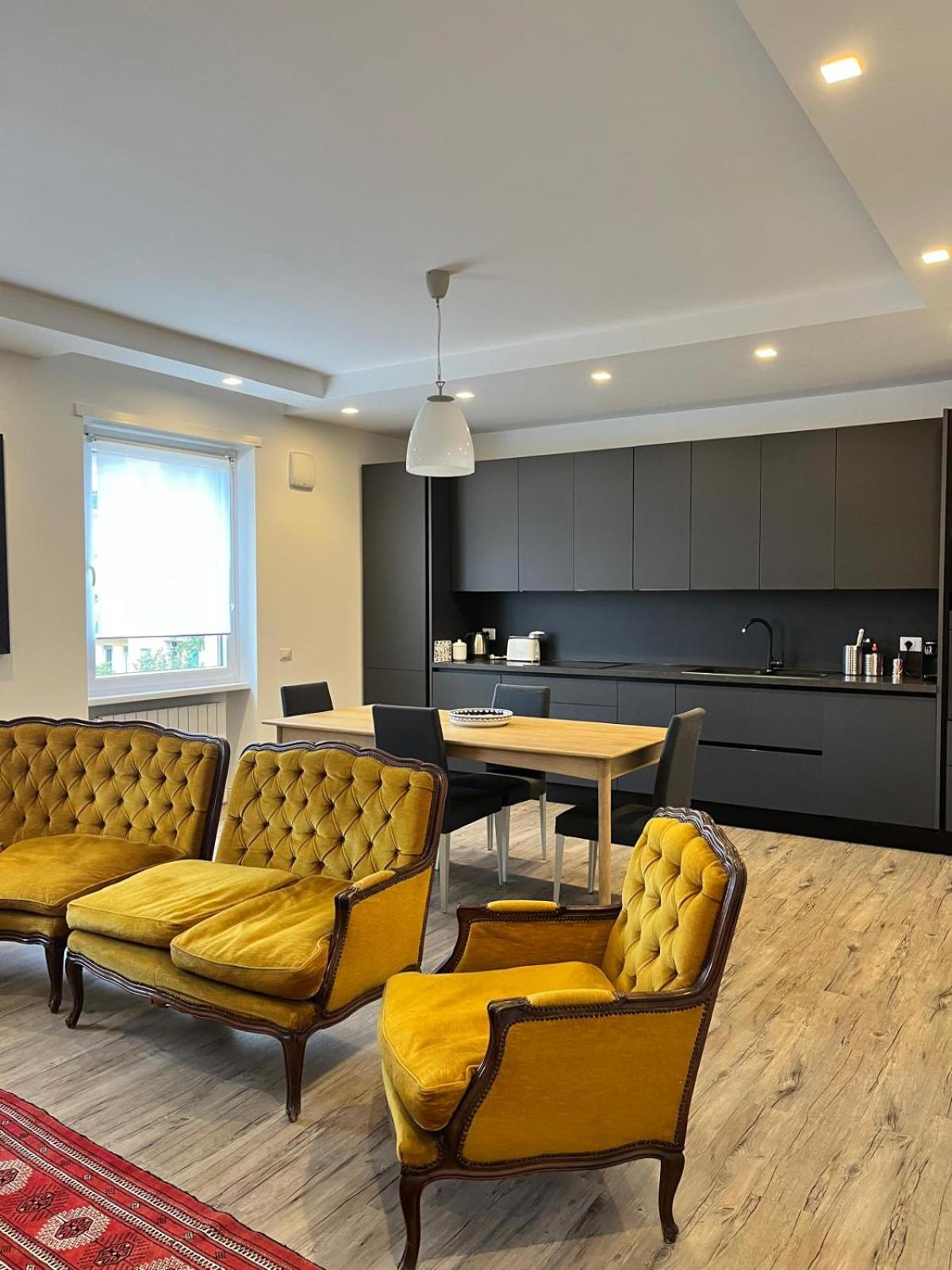 APARTMENT ON THE SQUARE Images