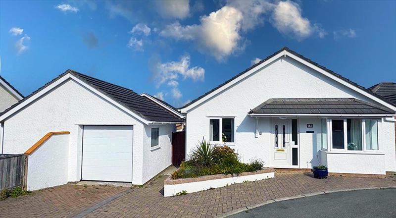 CYNEFIN- 3 Bed, 2 Bath-1 x En-Suite, DETCAHED BUNGLAOW- PET FRIENDLY Images