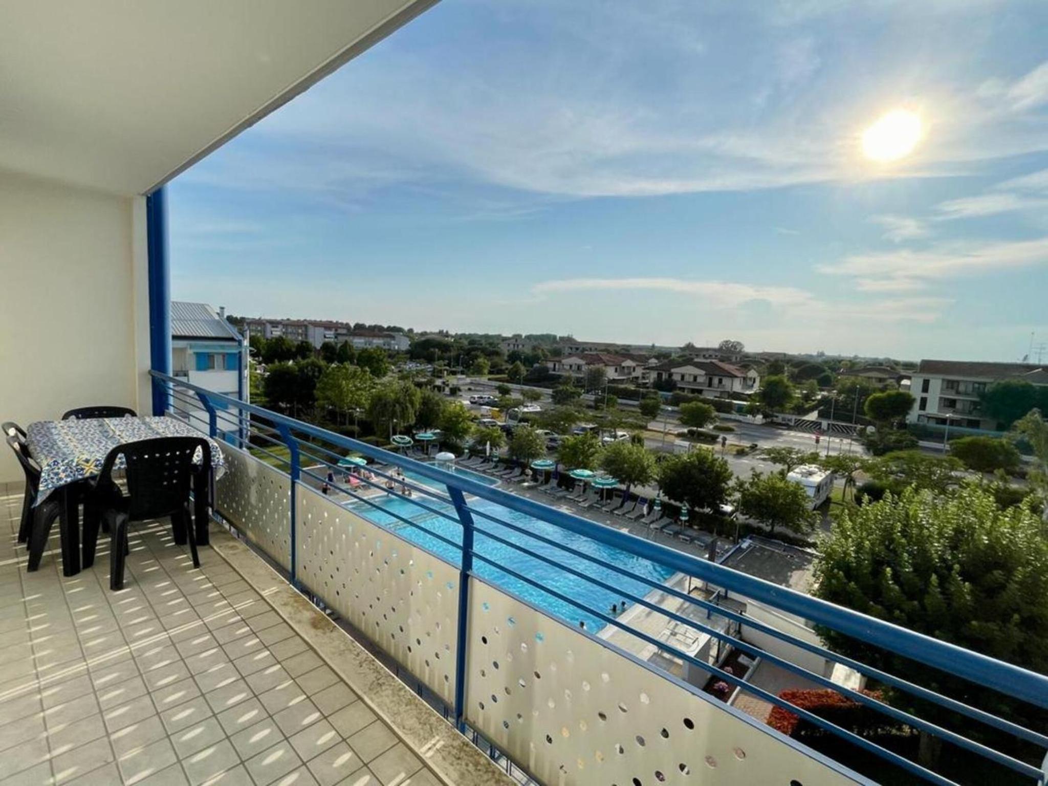 Lovely flat overlooking the pool