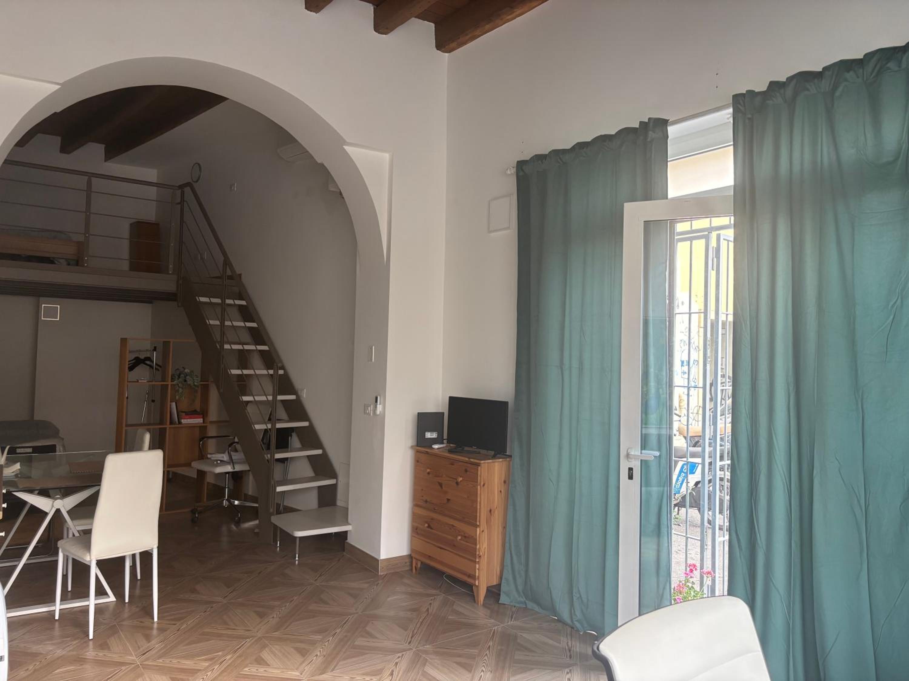 LOVELYLOFT, via Meda