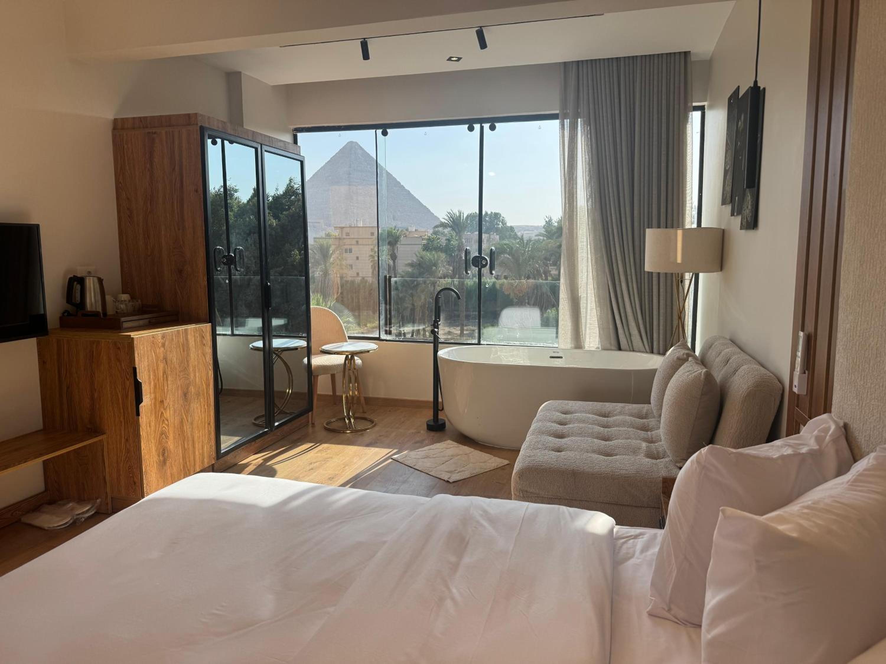 Palacio Pyramids Hotel