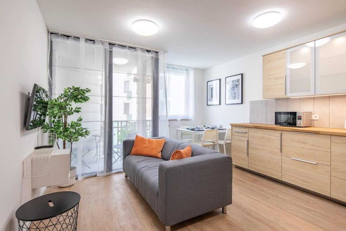 Central - NEW - Quiet - Balcony