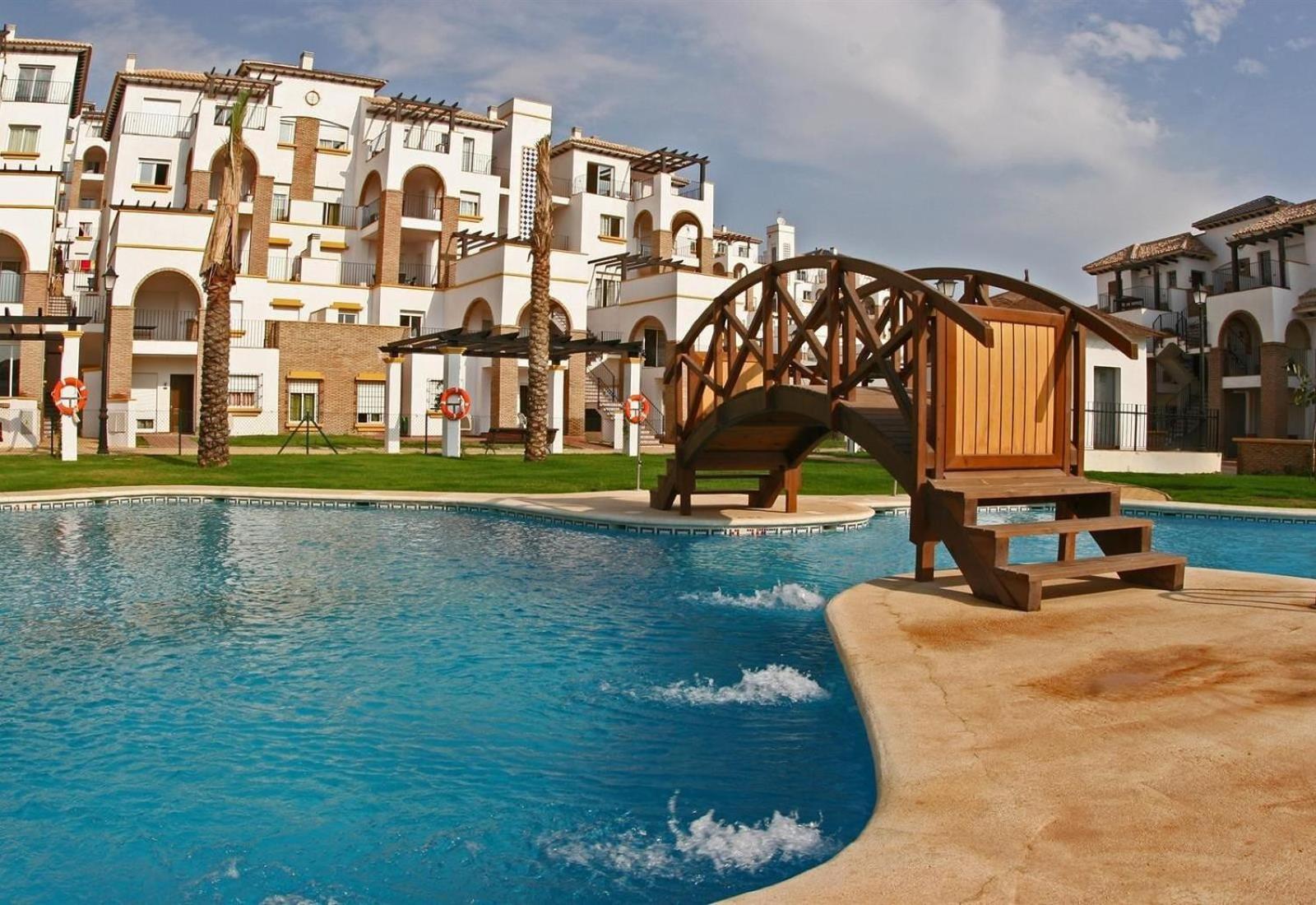 2 bed apartment with pools and spa