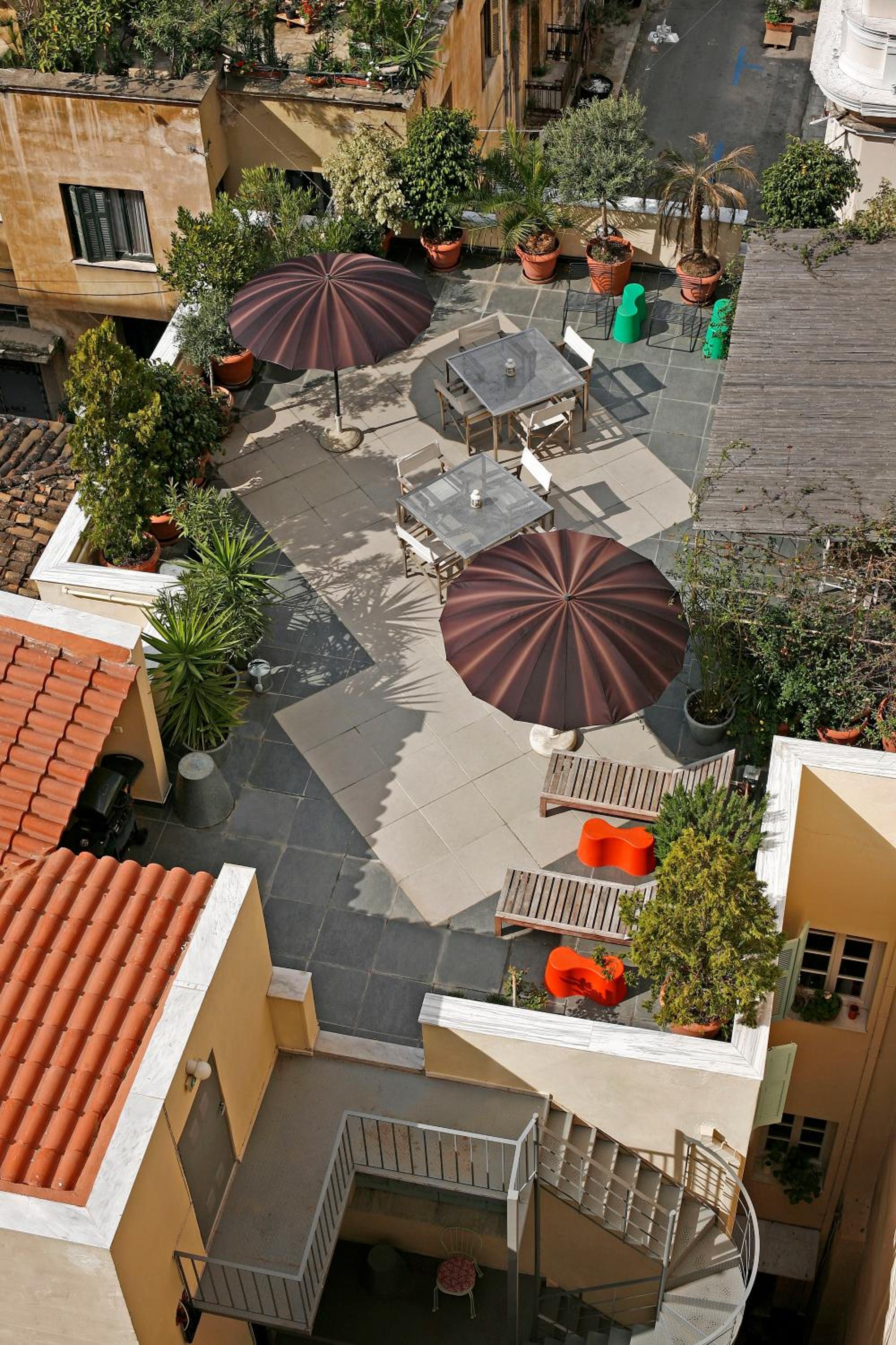 Bauhaus building with green roof top terrace - EP16 Images