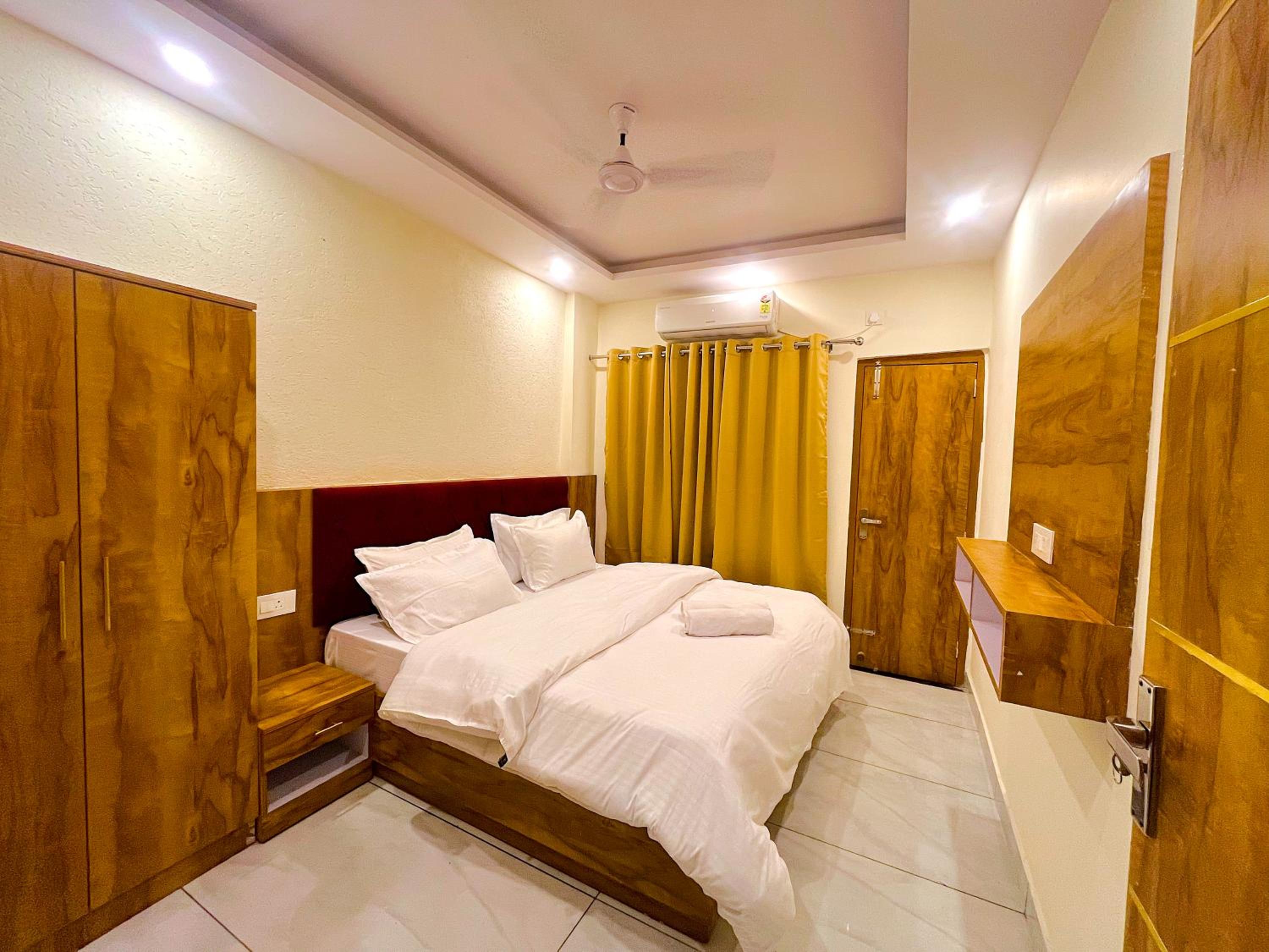 Bunk Hostel Tapovan