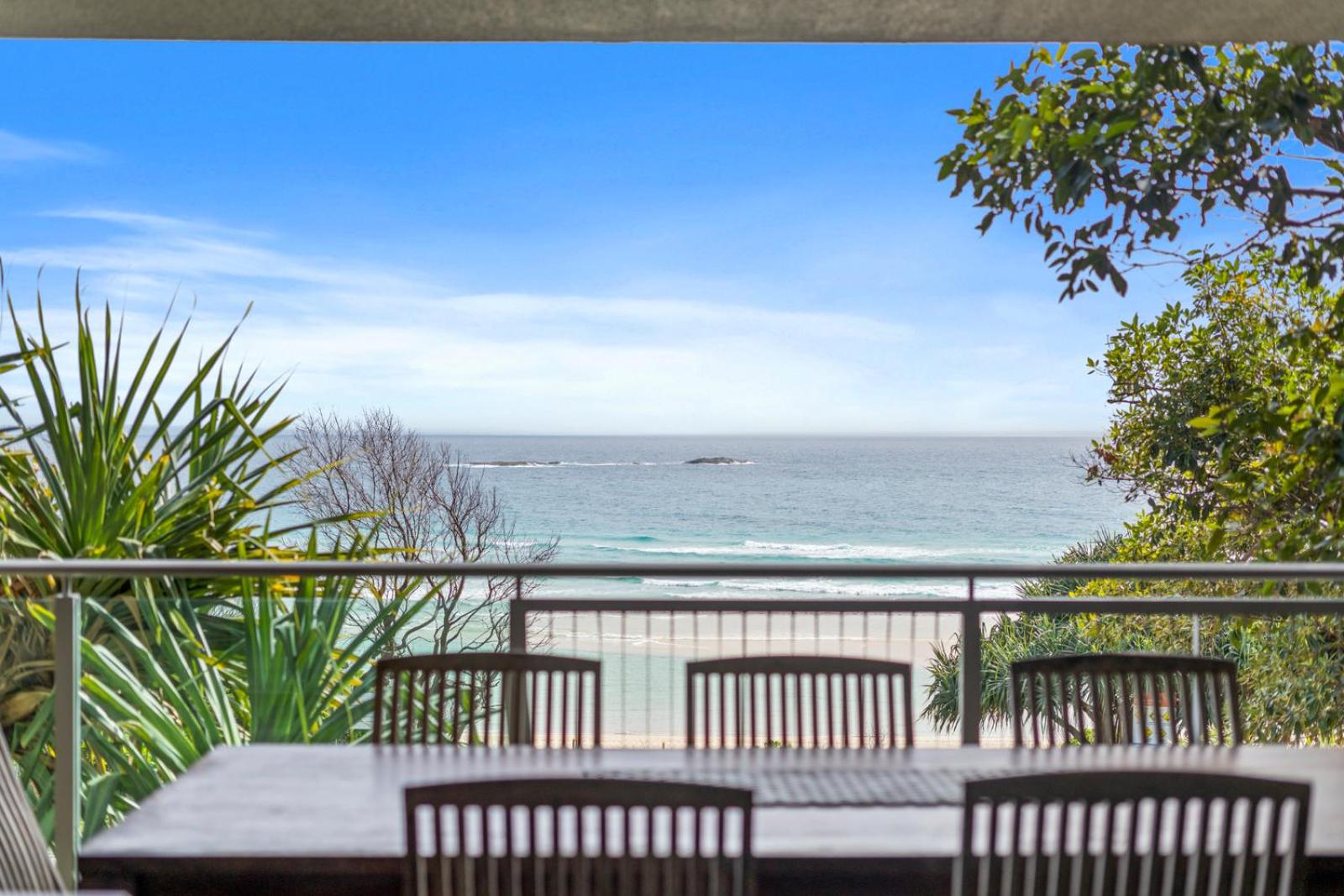 Waves 8 - Beachfront with pool