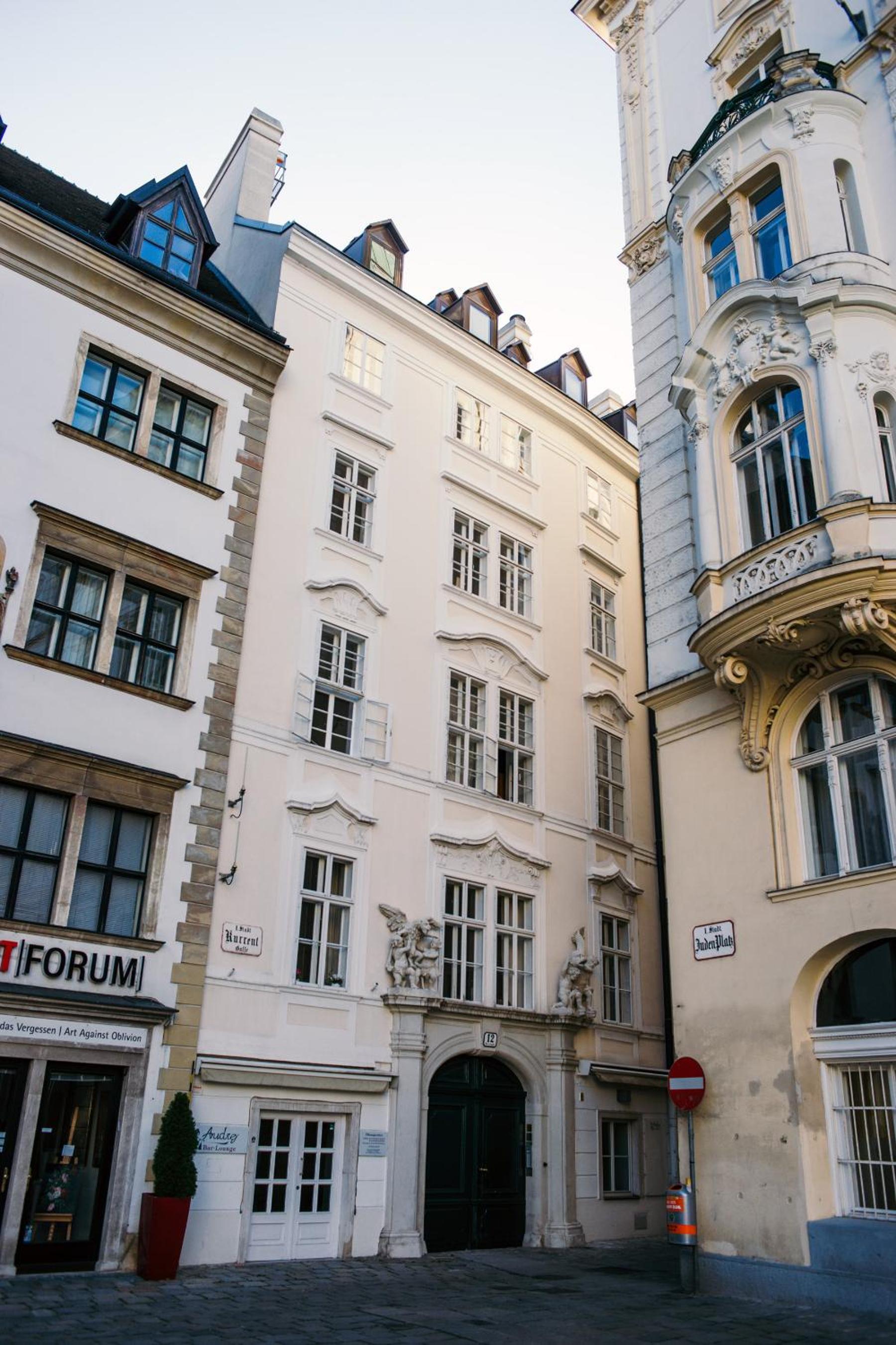 Living Vienna City Center Images