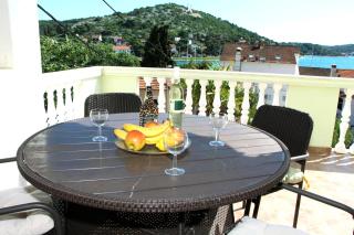 Apartments Villa Russo - Tisno - 4