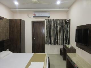 Hotel Saket Heritage - Raigarh - 4