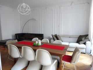 Les Serruriers - Appartement Spacieux avec Terrasse & Parking - 4