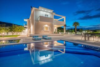 Ostria Luxury Villa - 8