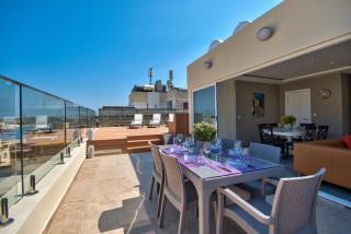 Valletta Luxe 3-Bedroom Duplex Penthouse with Sea View Terrace and Jacuzzi - Valeta - 7