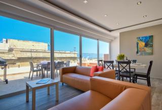 Valletta Luxe 3-Bedroom Duplex Penthouse with Sea View Terrace and Jacuzzi - Valeta - 1