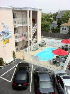 Bay Breeze Motel - 1