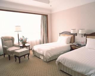 Xiamen International Seaside Hotel -Hotel corridor leads to the stone exhibition hall - Xiamen - 2