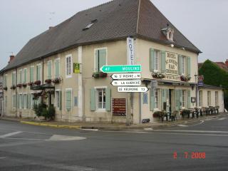 Logis hotel Saint-Joseph - Sancoins - 9