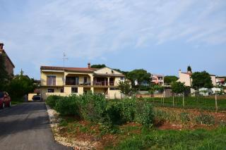 Apartments Uzila Family - Mugeba - 1
