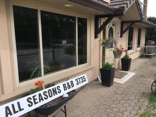 All Seasons Bed & Breakfast - Kelowna - 1