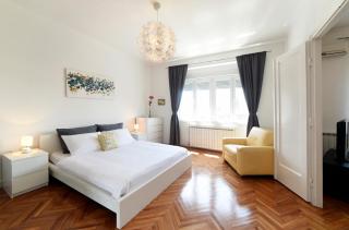 Sunny Apartment Zagreb - Spacious 2BR with Balcony - 8