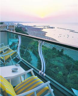 Hotel Majestic - Gabicce Mare - 3