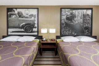 Super 8 by Wyndham Bloomington - Bloomington - 2