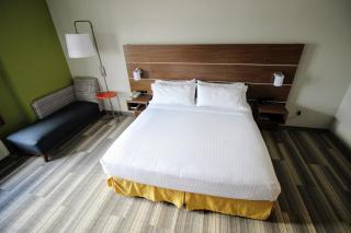 Holiday Inn Express & Suites Houston - Memorial Park Area by IHG - Houston - 3