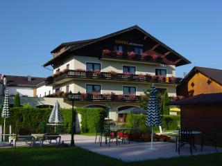 Hotel Weismann - Sankt Georgen im Attergau - 1