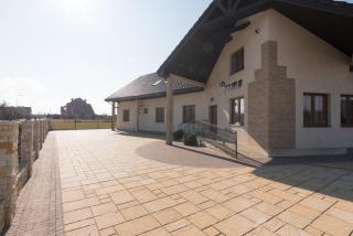 Apartamenty przy basenie blisko morza Brown - 5