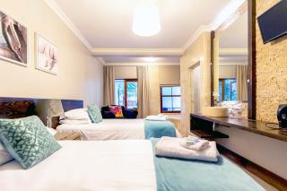 OR Tambo Guest House - 3